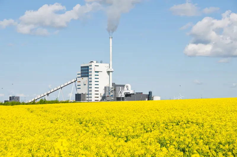 - De senaste årens intensiva arbete ger nu resultat och det är glädjande att vi redan nu har en helt fossilbränslefri fjärrvärmeproduktion. Det har stor betydelse för miljön och innebär att Kraftringen tar sitt ansvar för att Skåne ska bli ännu mer hållbart, säger Fredrik Fackler, produktionschef på Kraftringen.