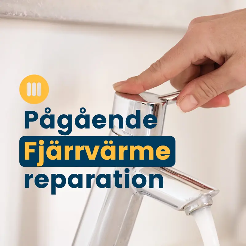 Hand på ett handfatshandtag