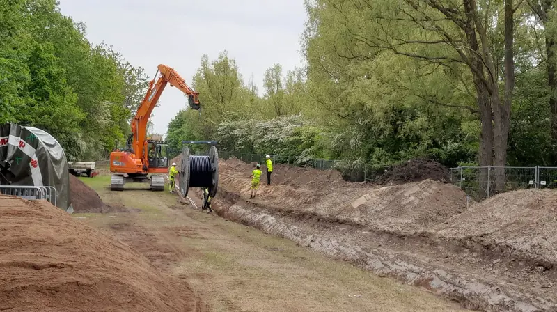 Flytt av kritisk elnätsinfrastruktur säkrar fortsatt utbyggnad av Lunds planer för en attraktiv stad. ﻿Genom ett tekniskt krävande och komplext infrastrukturarbete har Kraftringen möjliggjort utbyggnaden av Lund och den nu pågående breddning av E22:an genom Lund. Arbetet banar nu väg för flera stadsutvecklingsprojekt och ger Lund större möjlighet att växa och utvecklas ytterligare.