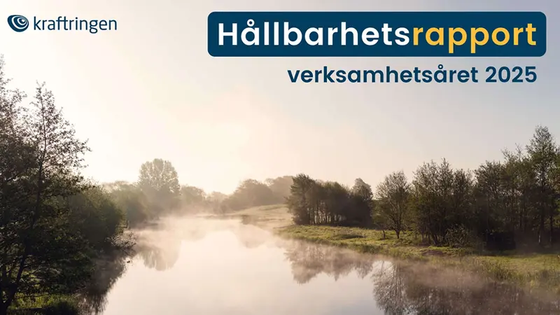 Kraftringens hållbarhetsrapport 2025 är publicerad! Kraftringen har sedan länge kommit långt i sitt hållbarhetsarbete som drivs i nära samverkan med kunder, ägarkommuner, leverantörer och andra samhällsaktörer. Sedan 2007 har de direkta växthusgasutsläppen, samt indirekta utsläpp från egen användning av energi, minskat med 98 % och den egna produktionen är idag nästintill helt fossilbränslefri.