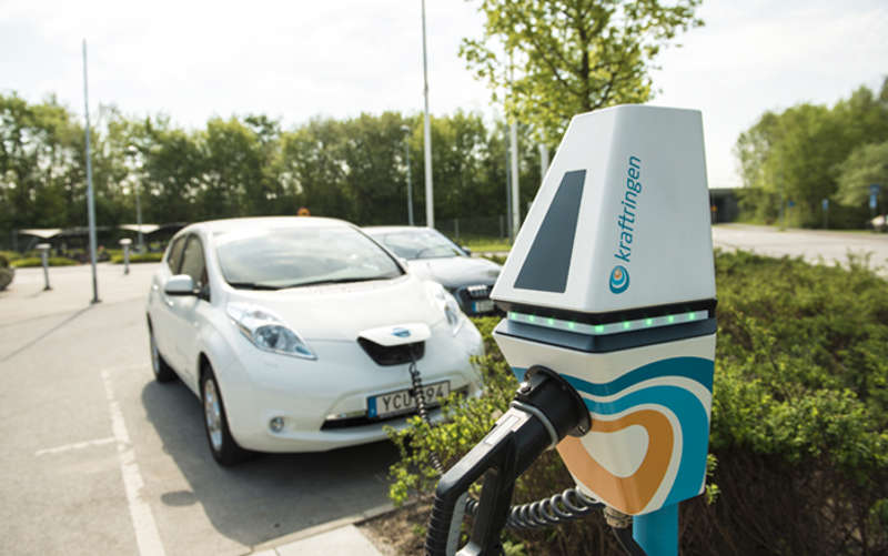 ​Onsdagen den 8:e november kl 13.30 inviger Region Skåne och Kraftringen Region Skånes första offentliga laddplatser för eldrivna fordon. Invigningen äger rum där laddplatserna är installerade vid Universitetssjukhuset i p-huset Ovalen i Lund. https://goo.gl/maps/bt6PgwfvaFp