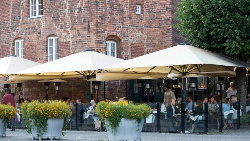 - Vi ser redan tecken på kraftigt höjda gaspriser som en följd av en oroligare omvärld. Detta i ett läge när många gaskunder redan har haft ett högt pris i flera månader. Trots detta väljer regeringen att inte kompensera alla hushåll som värms upp av biogas. Ett misstag som vi hoppas att regeringen åtgärdar snarast, fortsätter Mark Fenzel.