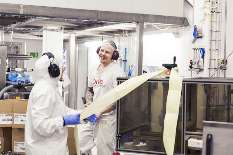 Orkla planerar att investera i en ny fossilfri energianläggning på sin livsmedelsfabrik i Eslöv, för att göra tillagningen av mat helt fossilfri. En satsning som minskar företagets koldioxidutsläpp med 15 000 ton per år. Tillsammans med Kraftringen har Orkla redan inlett arbetet. Den nya energianläggningen beräknas vara klar till 2025.