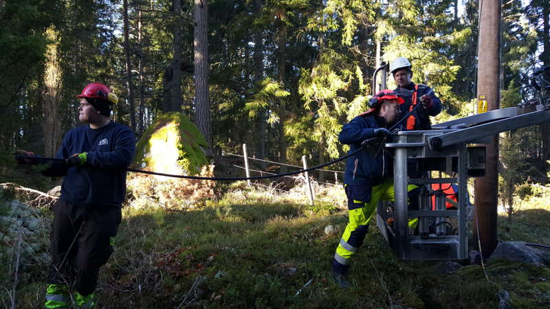 Kraftringens medarbetare har arbetat hela veckan för att åtgärda skador på elnäten efter stormarna Gorm och Helga. Nu är lågspänningsfel till fastigheter med åretruntboende kunder avhjälpta. Röjning av stormskadad skog kan dock fortsatt orsaka korta strömavbrott.