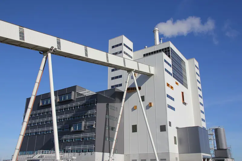 Kraftringen mottog på torsdagen den 18 april positivt besked från Mark- och miljödomstolen i Växjö angående ärendet om ansökan om tillstånd till fortsatt och utökad verksamhet vid kraftvärmeverket i Örtofta som huvudförhandlades i februari. Detta innebär i korthet att Kraftringens planer för ett andra kraftvärmeverk på befintlig tomt i Örtofta nu går vidare.
