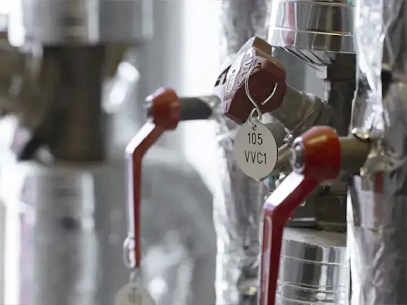 fjärrvärmerör med ett vred fjärrvärmerör med ett vred