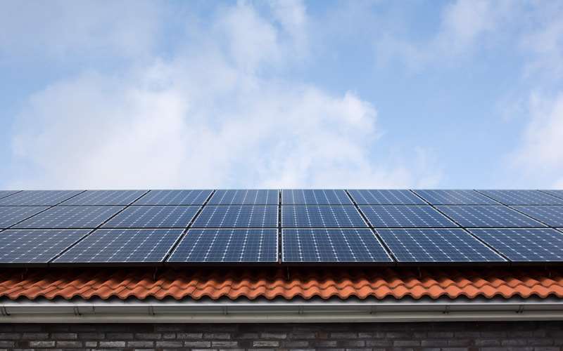 Hustak med solceller